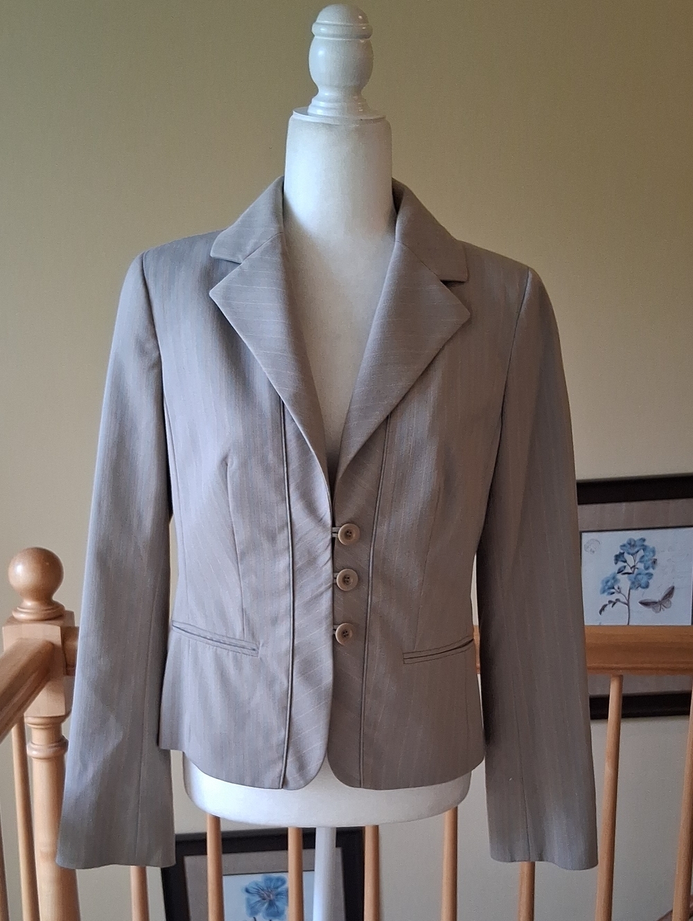 Laundry By Shelli Segal Women's Light Taupe Three-Button Blazer
